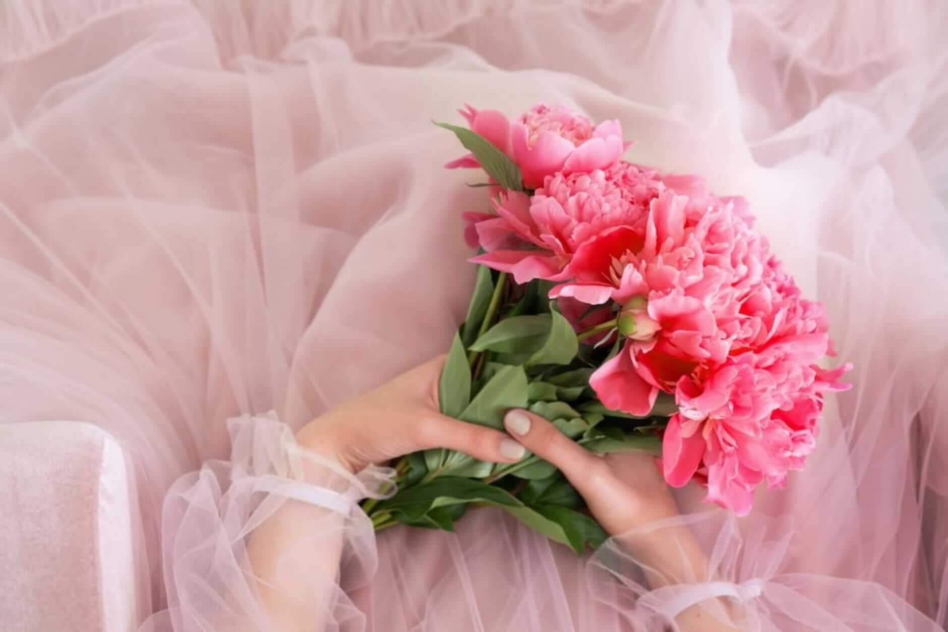 Time of peonies: how to extend it for loved ones