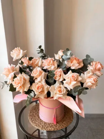 15 beautiful pink roses in a box