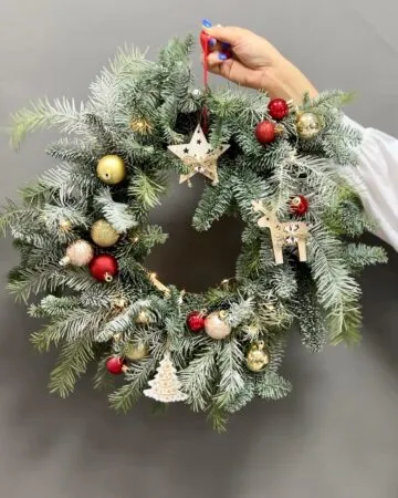 Christmas wreath Waiting for a miracle