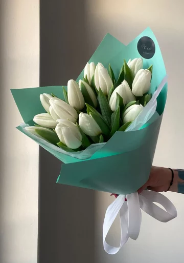 15 white tulips