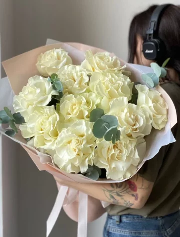 Bouquet of 11 white roses