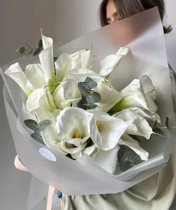 Bouquet of white calla lilies