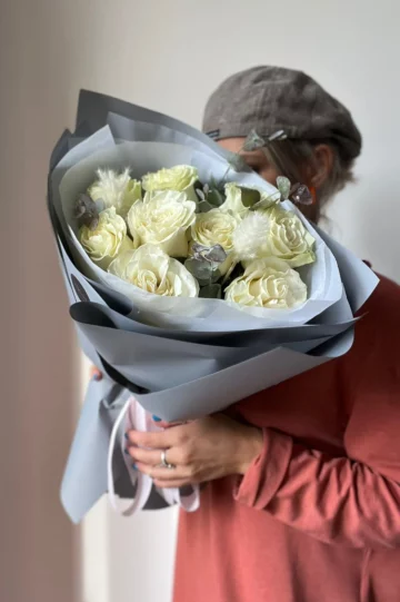 Bouquet of 9 white roses