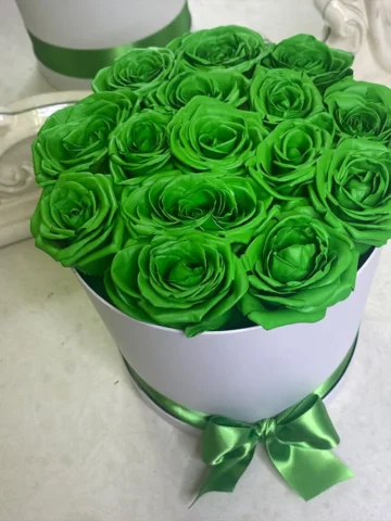 15 green roses in a box