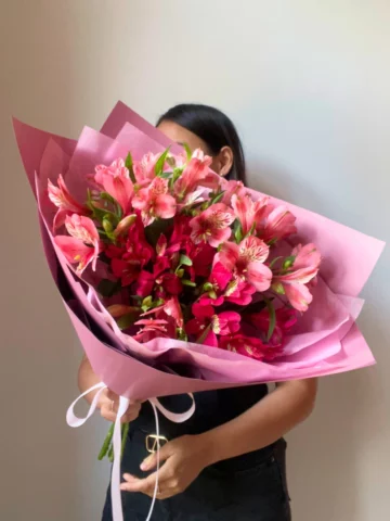 Bouquet of 7 alstromerias