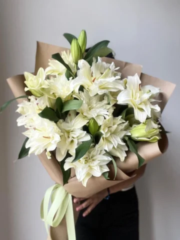 Bouquet of 7 white lilies