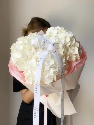 Bouquet of 3 white hydrangeas