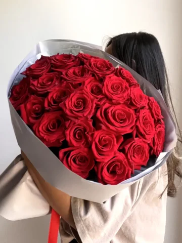 25 red roses