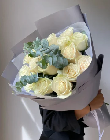 Bouquet of 15 white roses