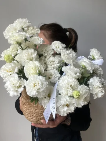 White lisianthus arrangement