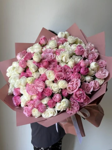 Bouquet of bush roses