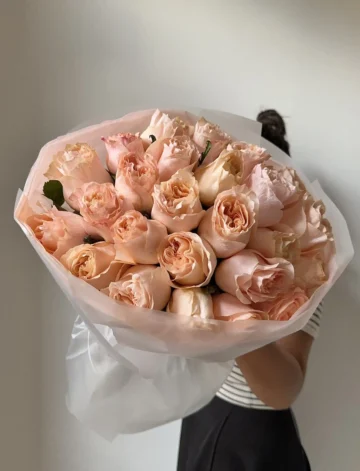 A bouquet of Riviera roses