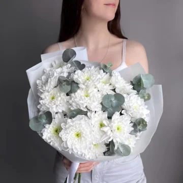 Bouquet of delicate chrysanthemums