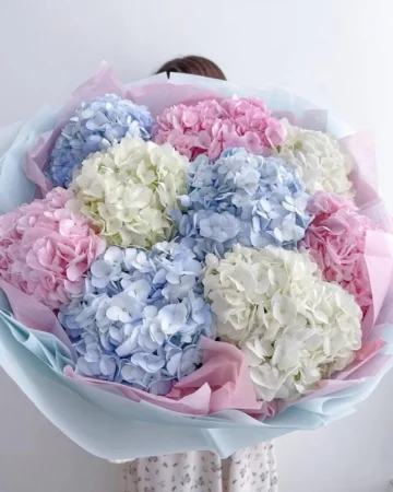 Bouquet of 9 hydrangeas